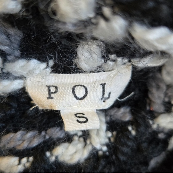 POL black/white frayed edges boxy jacket. Two front pockets. Jagged hemline. - Picture 6 of 12